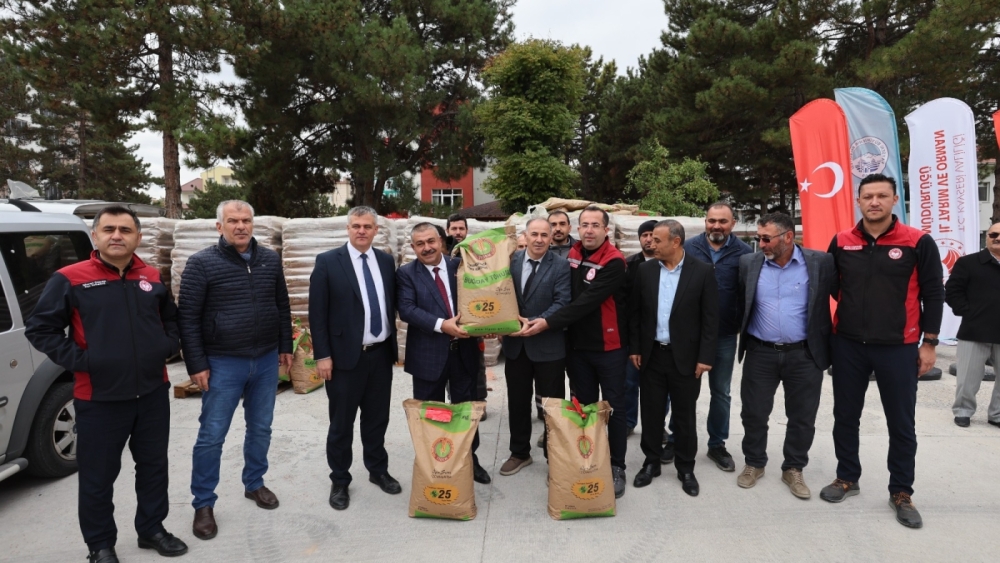 Büyükşehir'den mağdur çiftçilere 250 ton tohum desteği